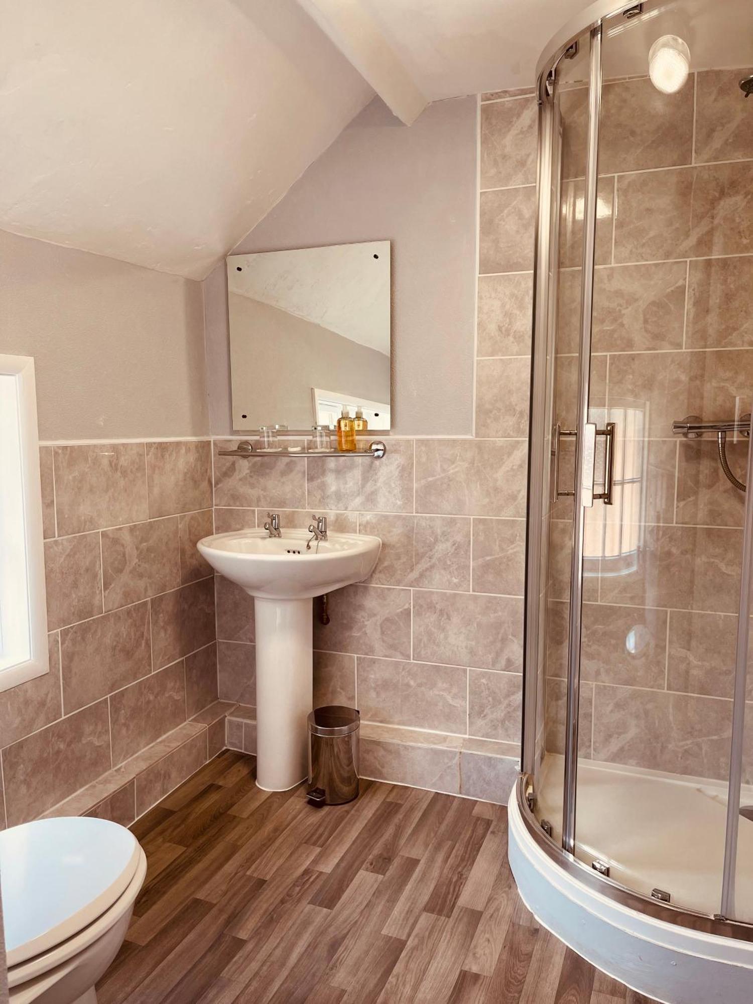 Cain Valley Hotel Llanfyllin Стая снимка
