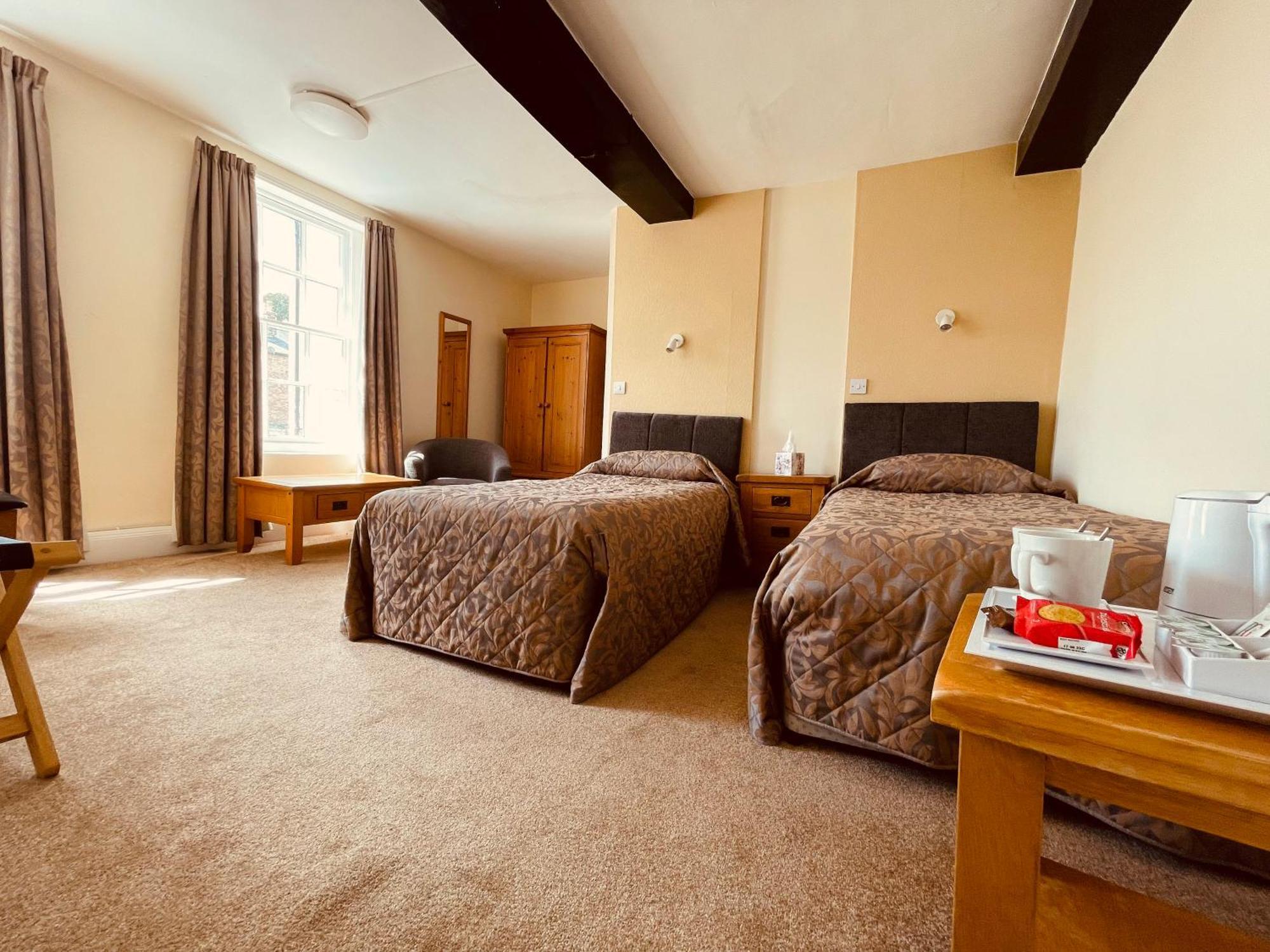 Cain Valley Hotel Llanfyllin Стая снимка